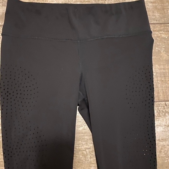 Athleta velocity laser cut capri legging - Picture 4 of 10